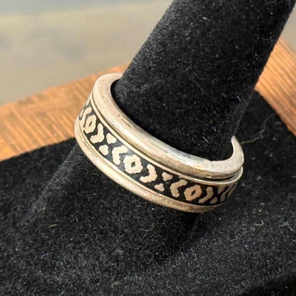 Vintage Mexican Sterling Silver Ring with Geometric Design